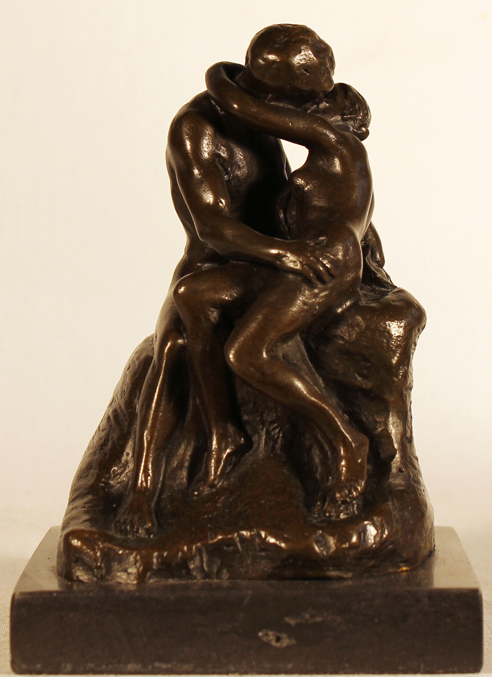 Bronze Statue, Bronze, The Kiss. Click to enlarge